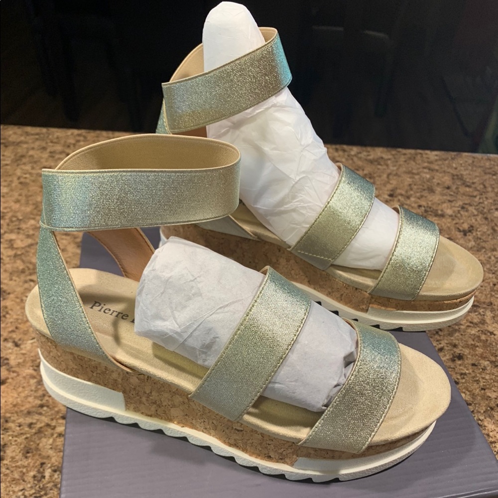 NEW NIB Pierre Dumas Gold Drake Sandal 8.5